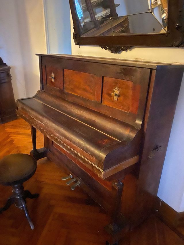 VENDO PIANO DEL GRAN HOTEL COLON DE SANTANDER