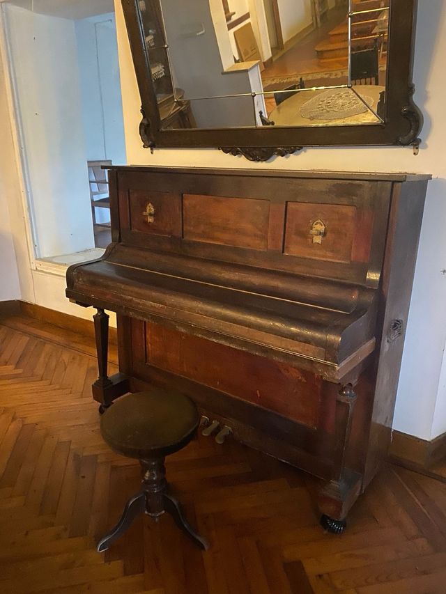 VENDO PIANO DEL GRAN HOTEL COLON DE SANTANDER