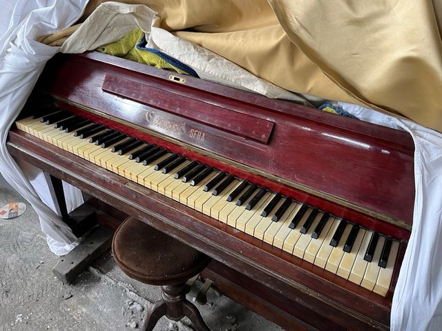 VENDO PIANO DEL GRAN HOTEL COLON DE SANTANDER