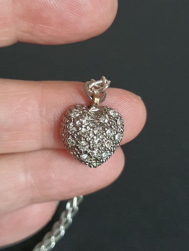 Conjunto de cadenas y colgantes. Años 80 y 90