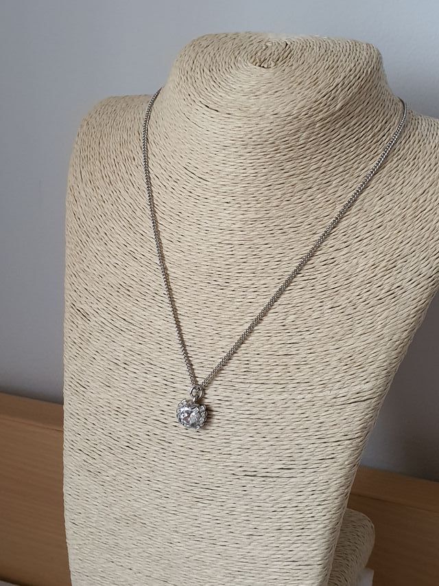 Conjunto de cadenas y colgantes. Años 80 y 90