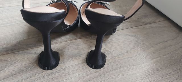 Eleganti scarpe tacco alto