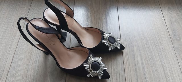 Eleganti scarpe tacco alto