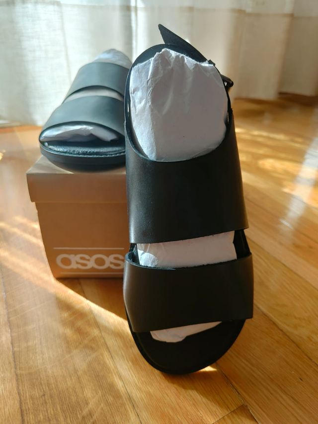 2 PARES DE SANDALIAS