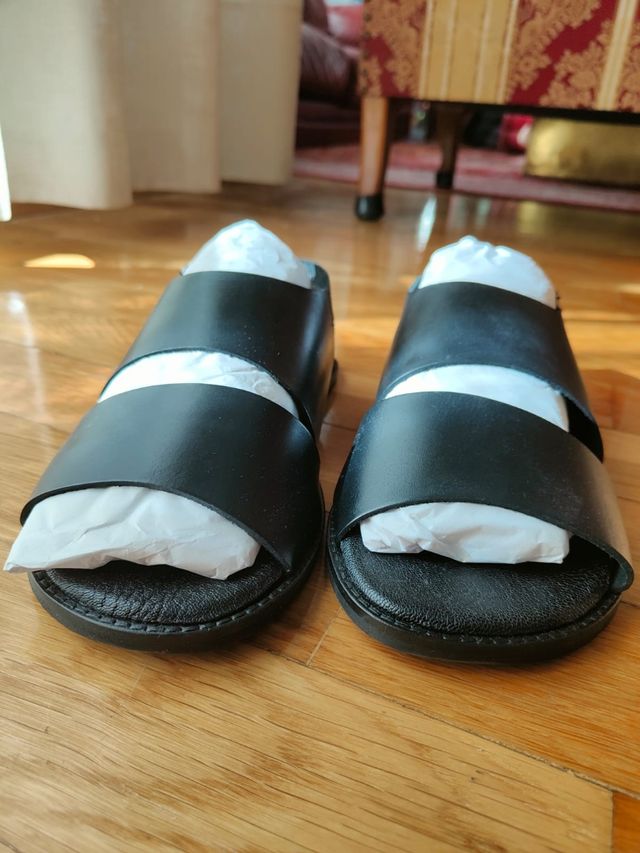 2 PARES DE SANDALIAS