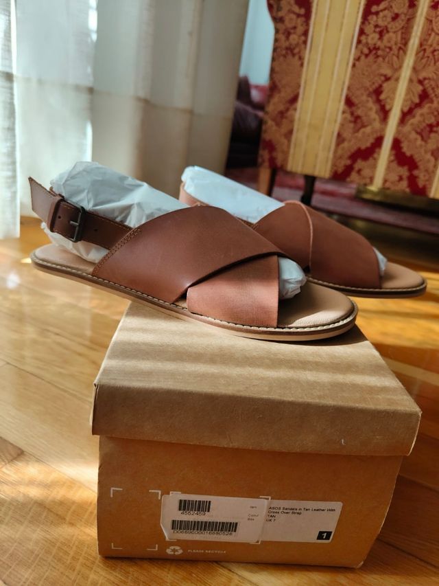 2 PARES DE SANDALIAS