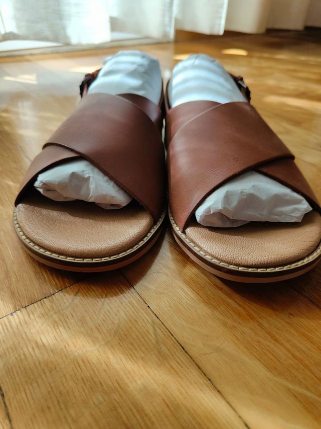 2 PARES DE SANDALIAS