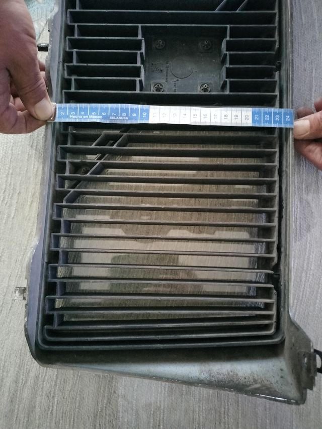 Rejilla frontal Volvo 240GL 1984