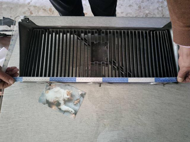 Rejilla frontal Volvo 240GL 1984