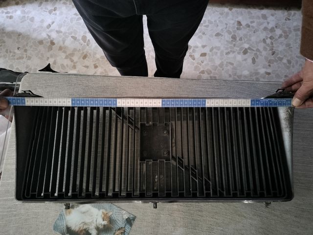 Rejilla frontal Volvo 240GL 1984