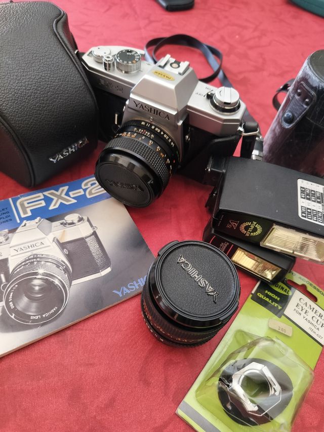 Cámara Yashica y accesorios