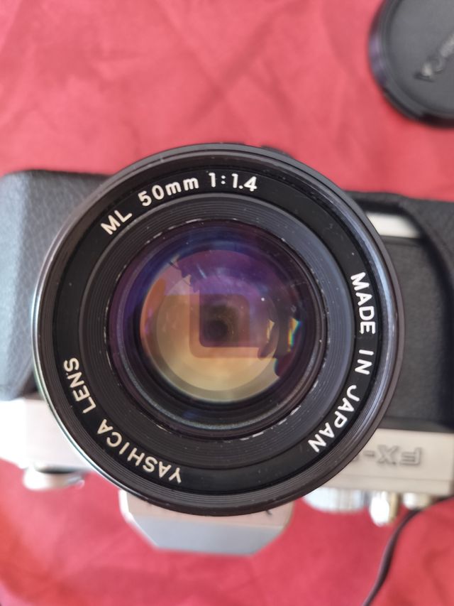 Cámara Yashica y accesorios