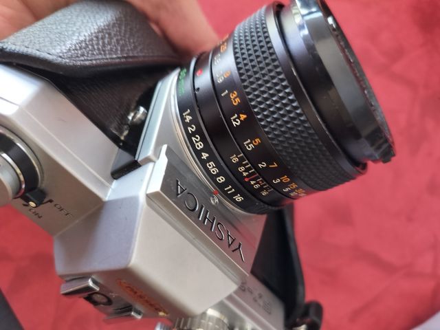 Cámara Yashica y accesorios