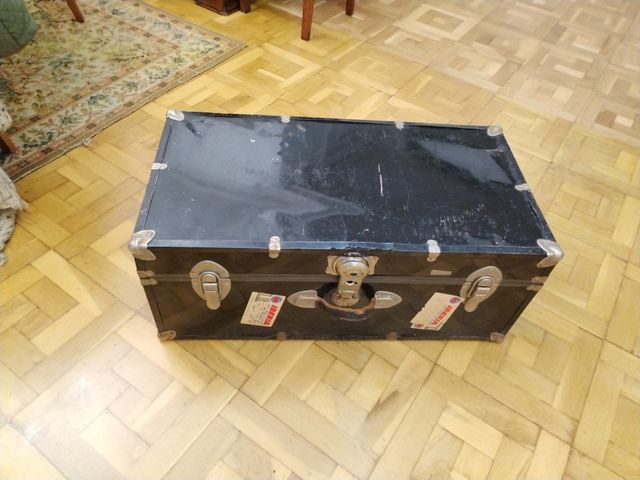 Baúl metálico antiguo