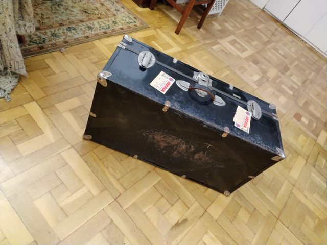 Baúl metálico antiguo