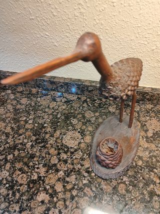 Escultura cigueña, hecha a mano