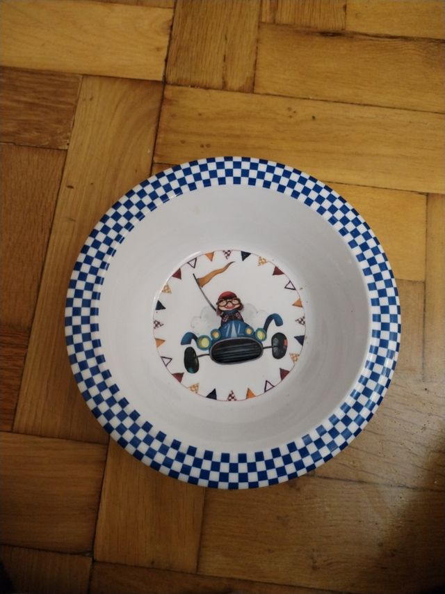 Vajilla infantil de plástico duro