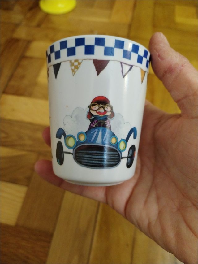 Vajilla infantil de plástico duro