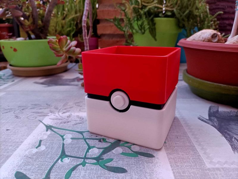 Imagen de Maceta Pokeball Cuadrado