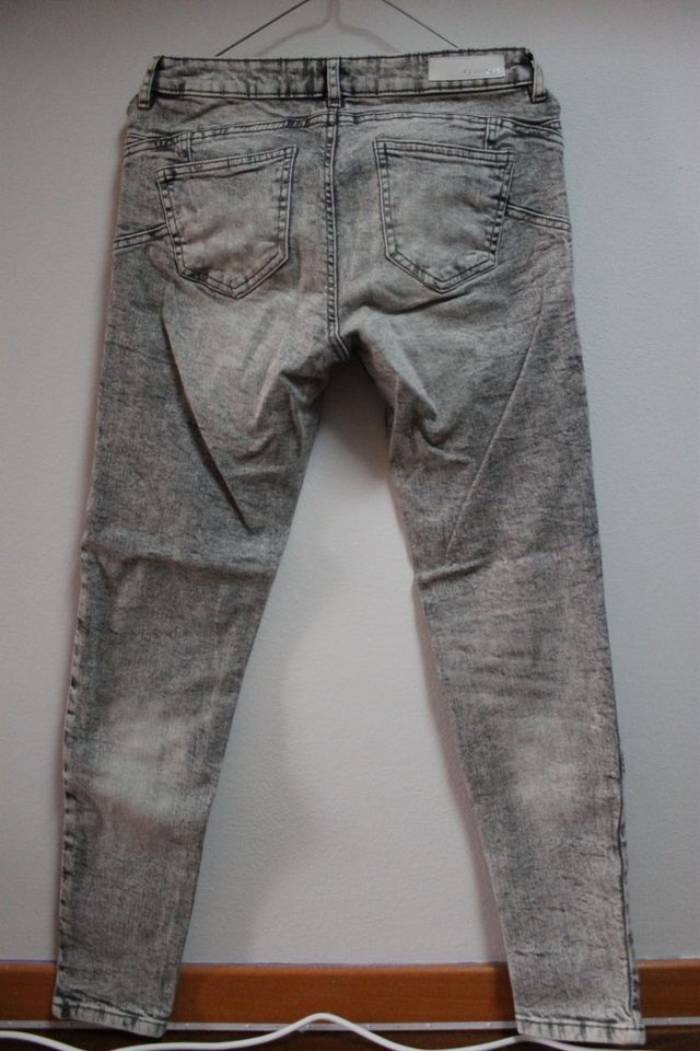 Jeans marmorizzato grigio