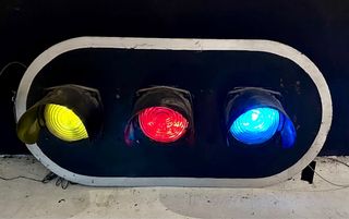 SEMAFORO ANTIGUO CON LUZ