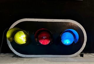 SEMAFORO ANTIGUO CON LUZ