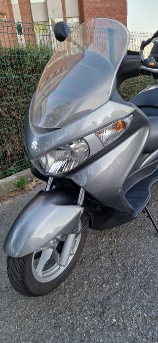 Moto Suzuki Burgman 200