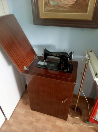 Máquina de coser antigua