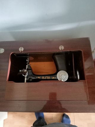 Máquina de coser antigua