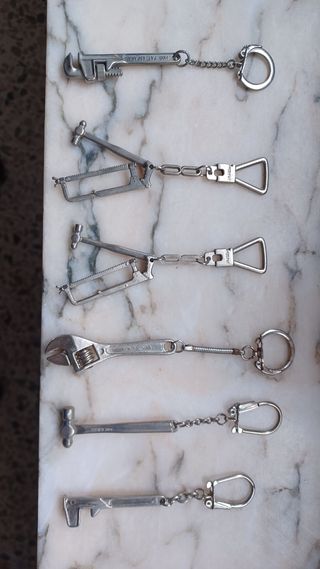 Llaveros antiguos herramientas