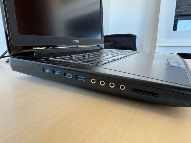 Portatil gaming msi 17 pulgadas.