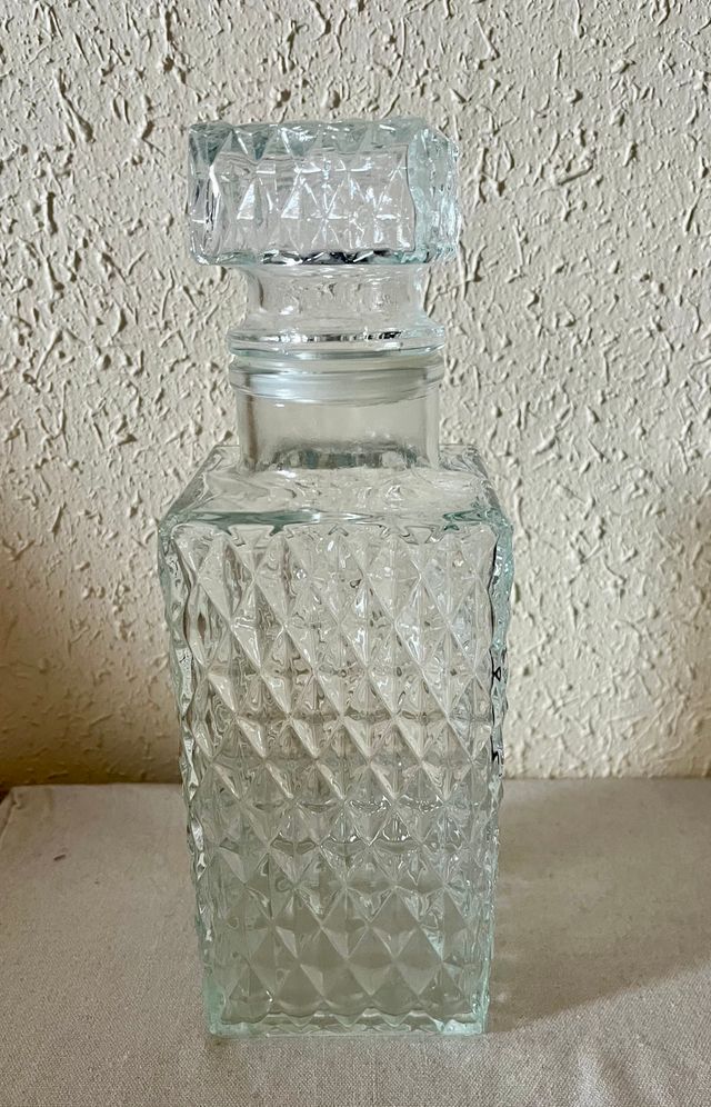 Bottiglia vuota, vetro di Boemia intagliato