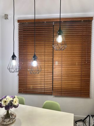 Conserva le tende veneziane per finestre.