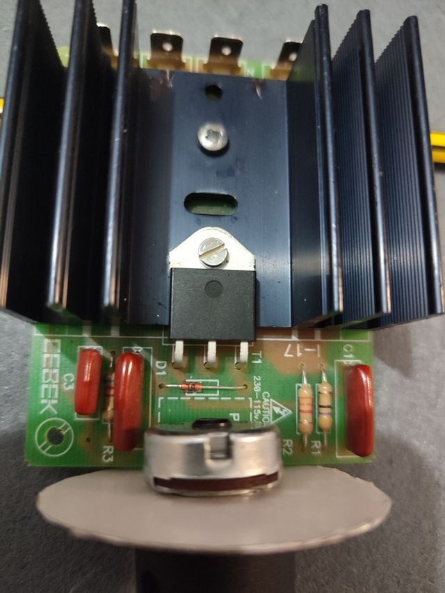 Regulador AC 4000w Cebek I-17.