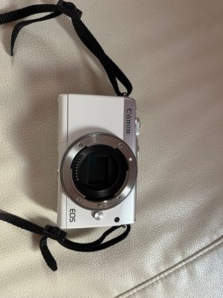 Camara evil Canon eos M 100 funda y baterias