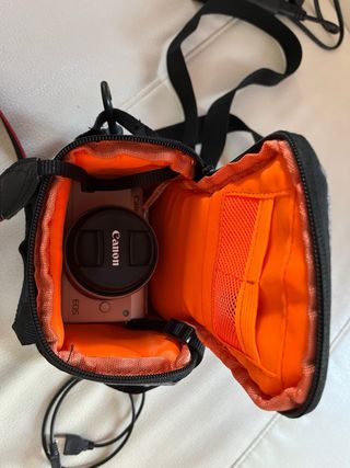 Camara evil Canon eos M 100 funda y baterias