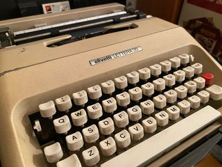 Maquina de escribir Olivetti Lettera 35