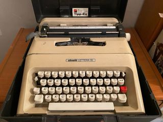 Maquina de escribir Olivetti Lettera 35