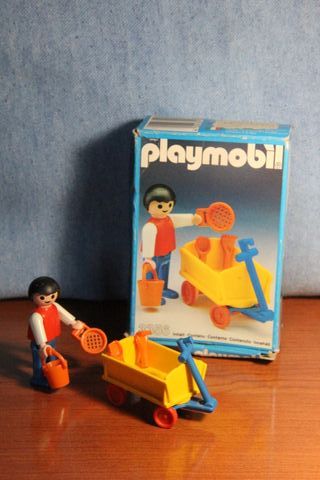 Niño carro juguete parque Playmobil