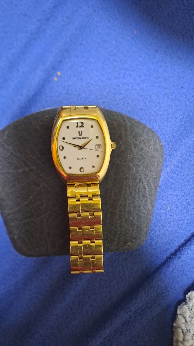 Reloj unversal geneve