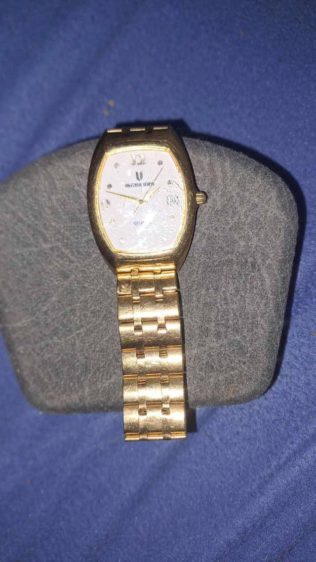 Reloj unversal geneve