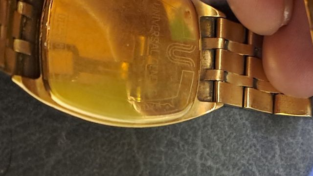 Reloj unversal geneve