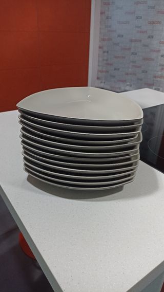 12 platos llanos de 29 cm