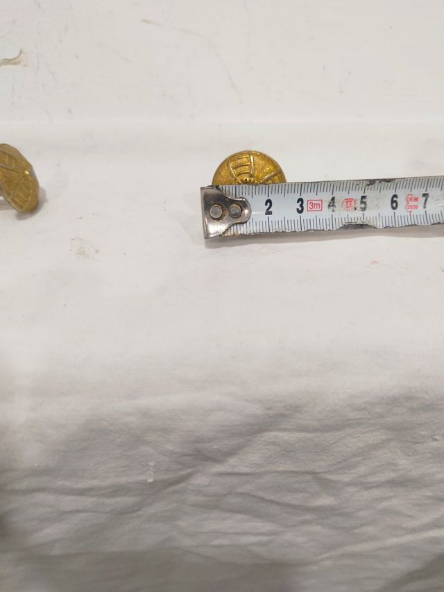 Antiguos tiradores bronce repujados redondos