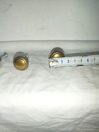 4 antiguos tiradores bronce repujados redondos