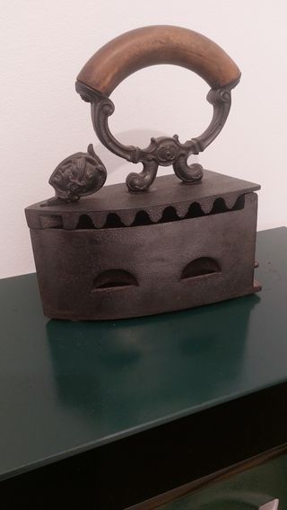 Plancha de carbón antigua