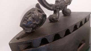 Plancha de carbón antigua