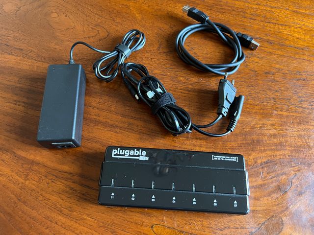 PLUGABLE USB 3.0 HUB 7 PUERTOS CON ALIMENTADOR