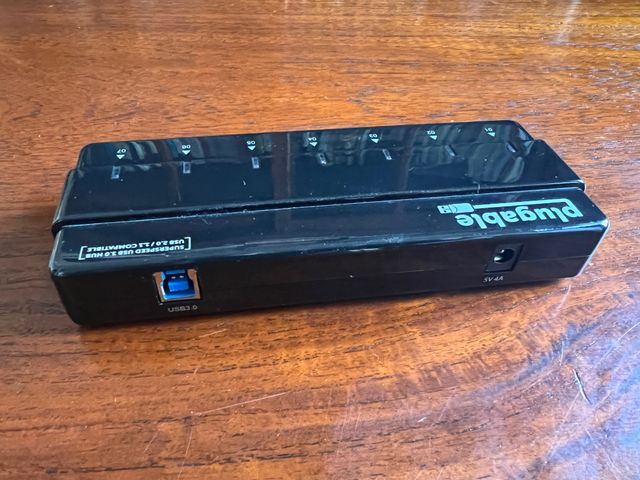 PLUGABLE USB 3.0 HUB 7 PUERTOS CON ALIMENTADOR