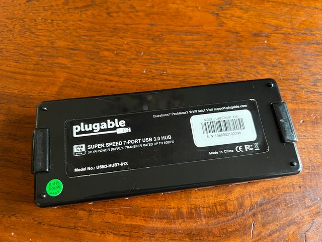 PLUGABLE USB 3.0 HUB 7 PUERTOS CON ALIMENTADOR